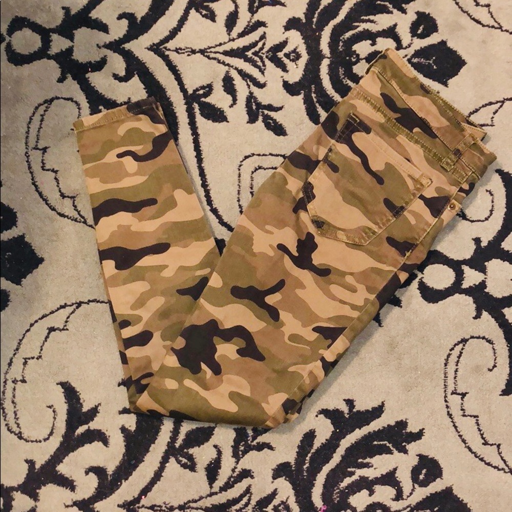 Gap camouflage pants